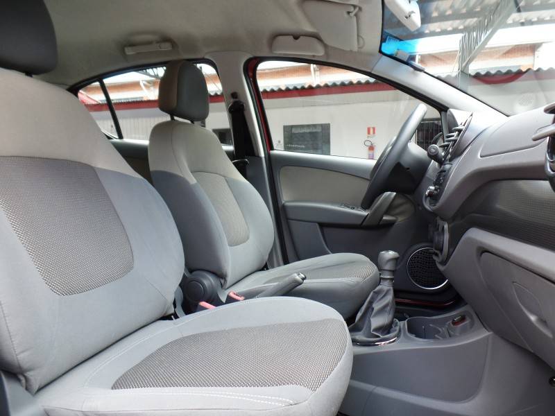 FIAT - PALIO - 2012/2013 - Vermelha - R$ 41.800,00