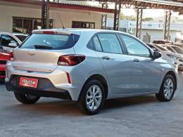CHEVROLET - ONIX - 2022/2023 - Prata - R$ 68.800,00