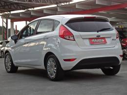 FORD - FIESTA - 2015/2016 - Branca - R$ 51.800,00