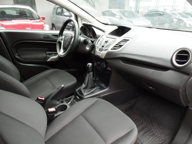 FORD - FIESTA - 2013/2013 - Prata - R$ 41.800,00