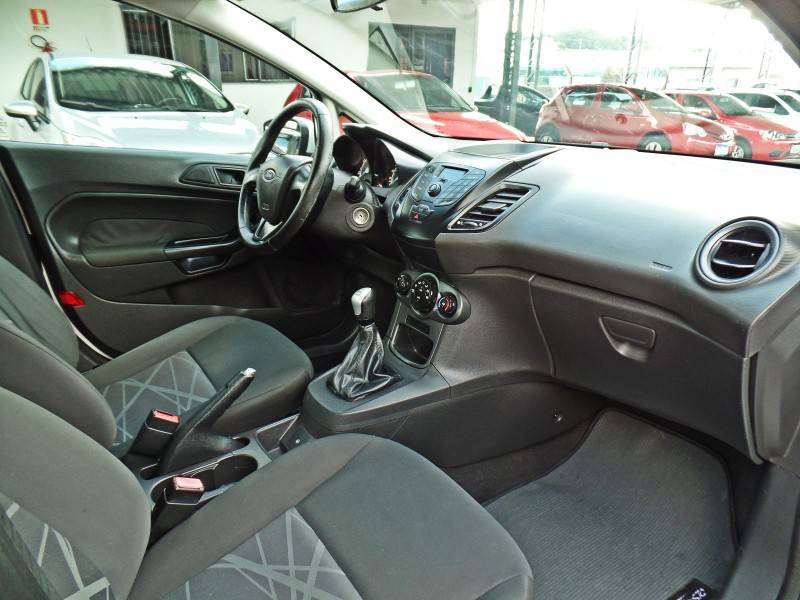 FORD - FIESTA - 2014/2015 - Branca - R$ 45.800,00