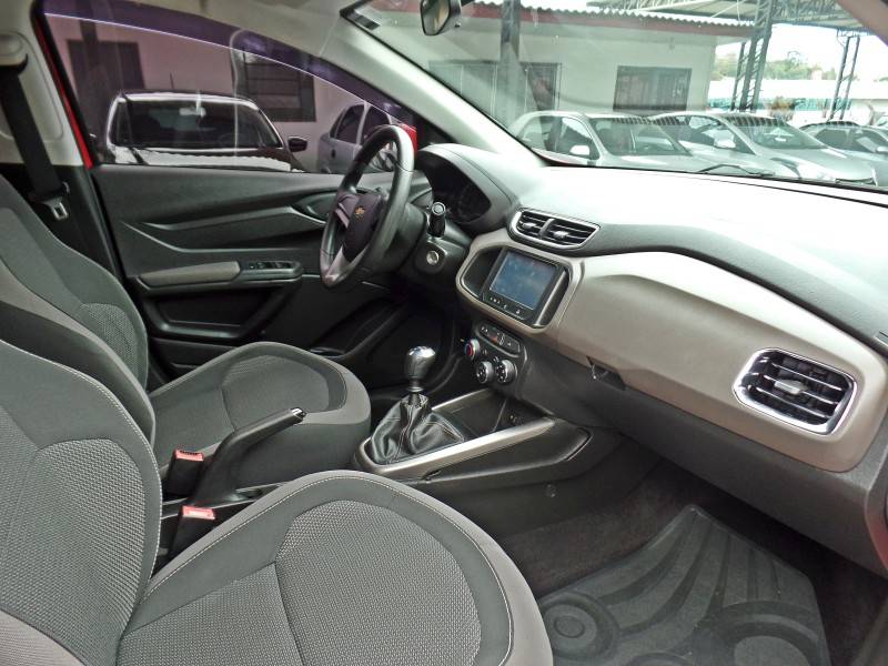 CHEVROLET - PRISMA - 2015/2016 - Vermelha - R$ 58.800,00