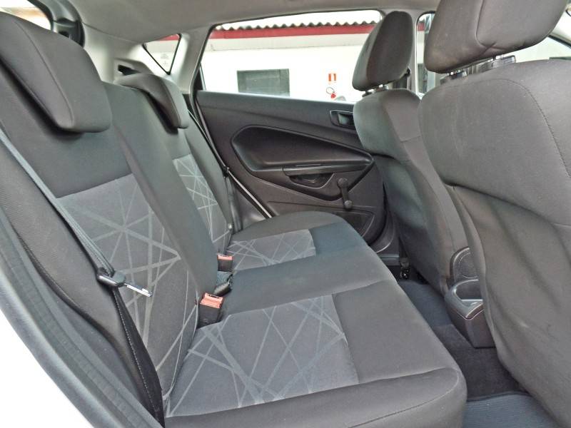 FORD - FIESTA - 2014/2015 - Branca - R$ 45.800,00
