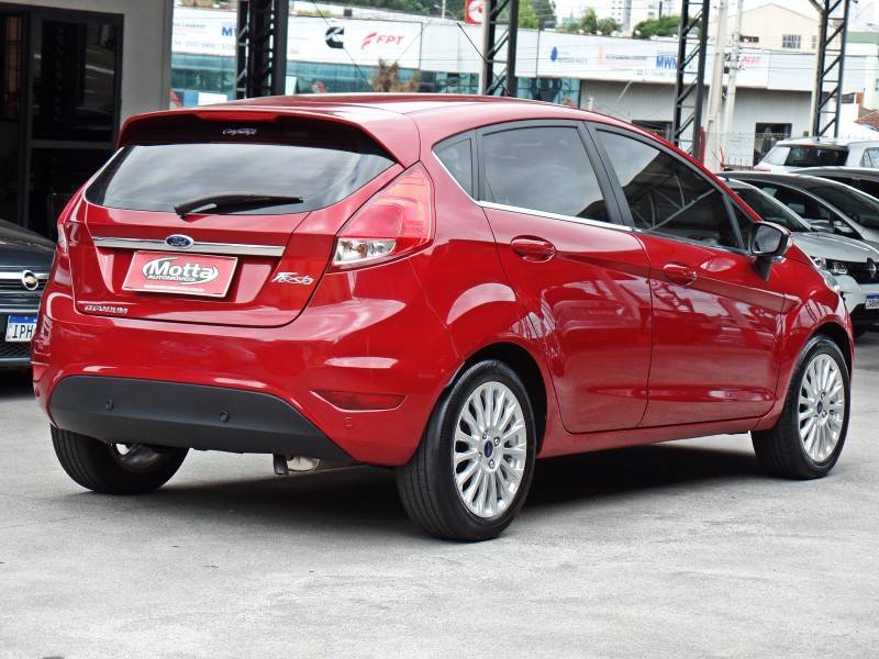 FORD - FIESTA - 2017/2017 - Vermelha - R$ 61.800,00