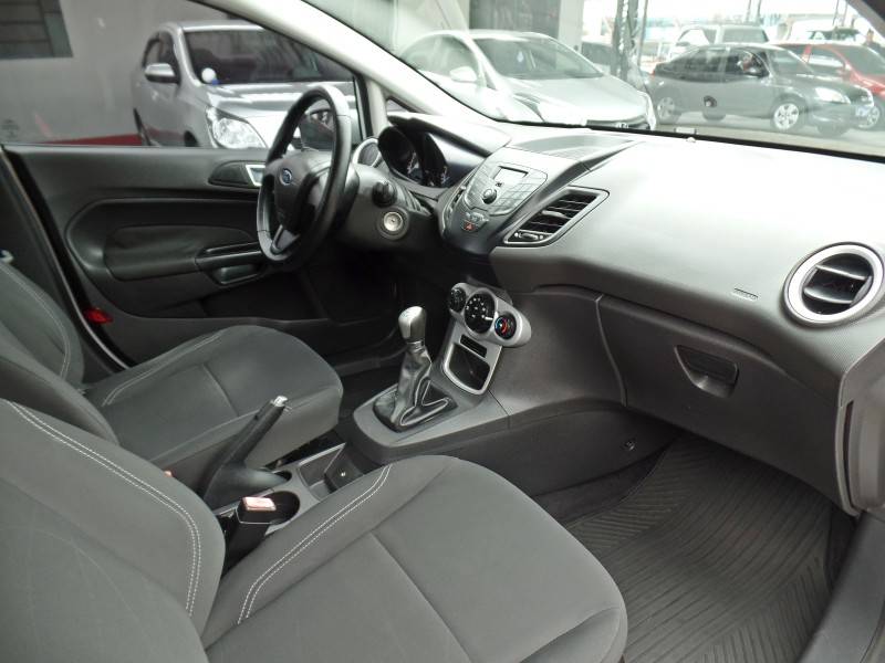 FORD - FIESTA - 2014/2015 - Branca - R$ 47.800,00