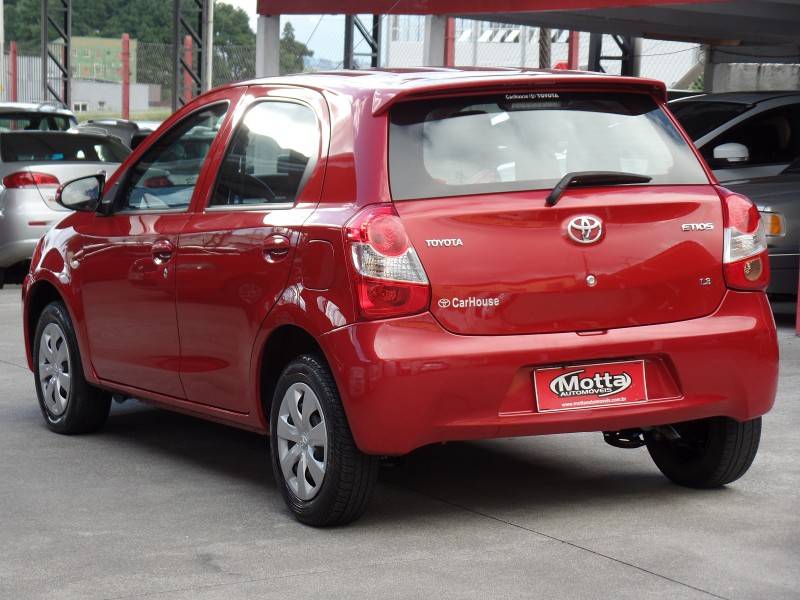 TOYOTA - ETIOS - 2014/2014 - Vermelha - Sob Consulta