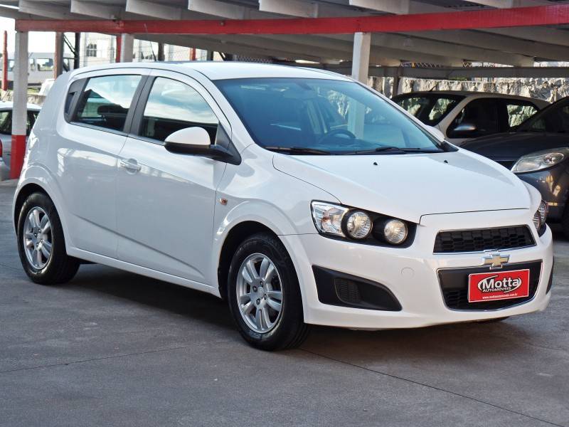 CHEVROLET - SONIC - 2012/2013 - Branca - R$ 39.900,00