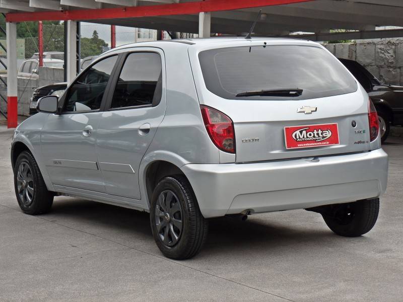 CHEVROLET - CELTA - 2011/2012 - Prata - R$ 31.800,00