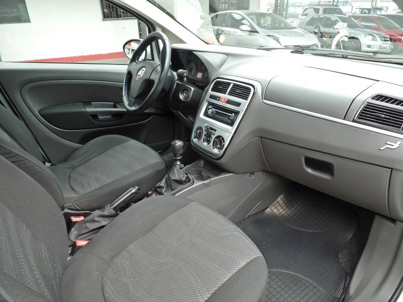 FIAT - PUNTO - 2011/2012 - Branca - R$ 39.800,00