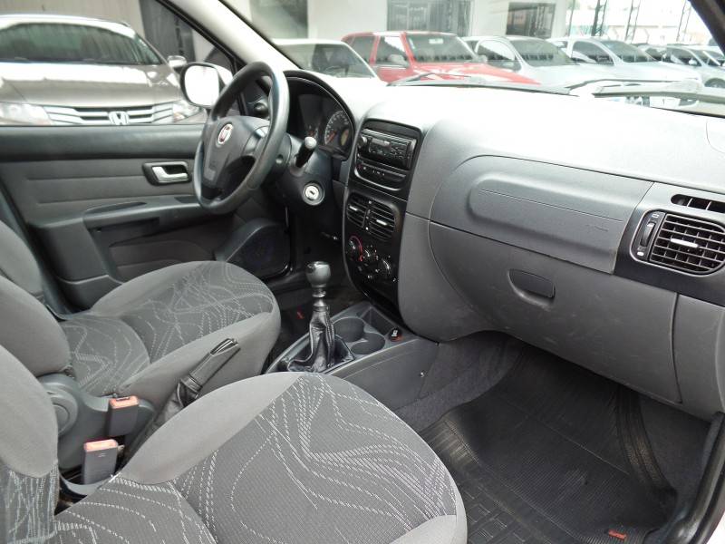 FIAT - SIENA - 2015/2015 - Prata - R$ 39.800,00