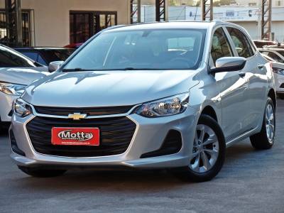 CHEVROLET - ONIX - 2022/2023 - Prata - R$ 69.800,00
