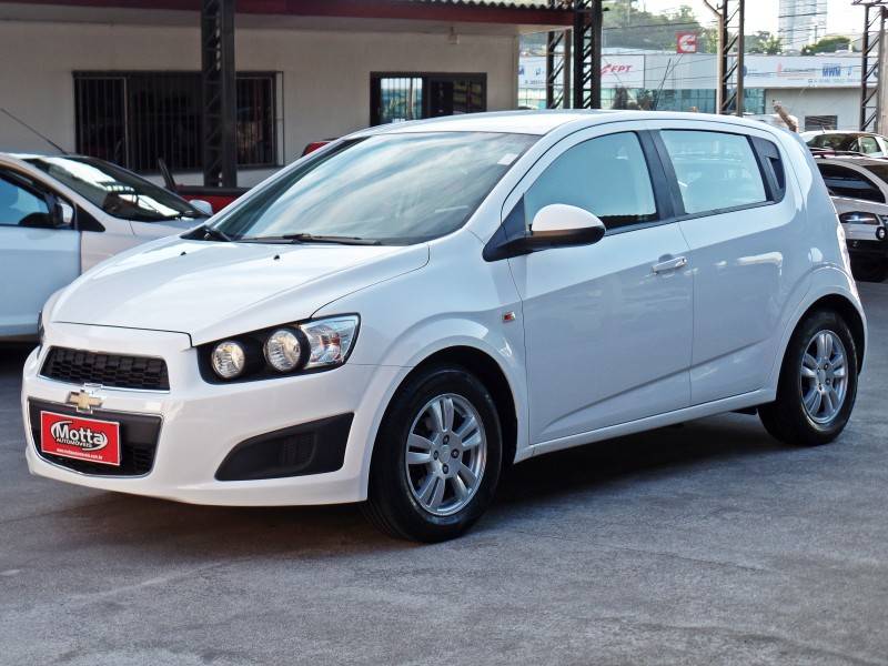 CHEVROLET - SONIC - 2012/2013 - Branca - R$ 39.900,00