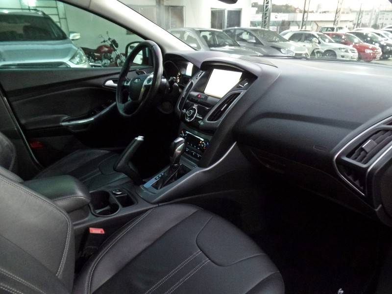 FORD - FOCUS - 2014/2015 - Prata - R$ 64.800,00