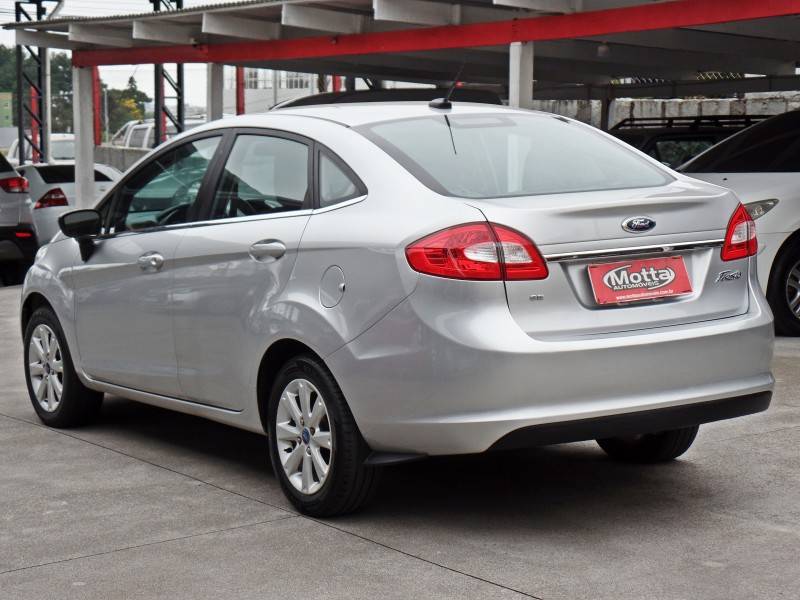 FORD - FIESTA - 2013/2013 - Prata - R$ 41.800,00