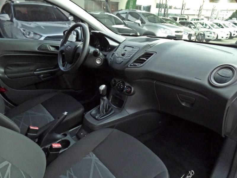 FORD - FIESTA - 2015/2016 - Branca - R$ 51.800,00