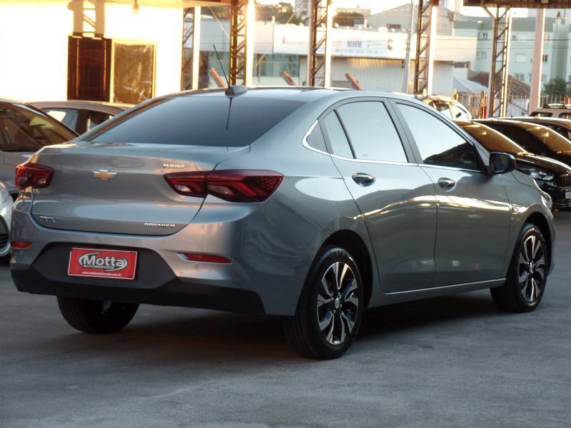 CHEVROLET - ONIX - 2023/2024 - Prata - R$ 110.800,00