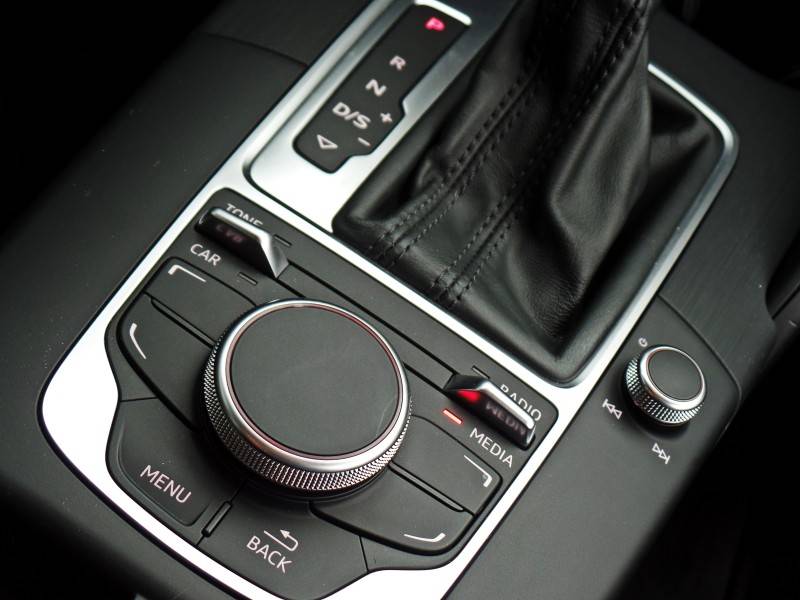 AUDI - A3 - 2014/2015 - Prata - R$ 82.800,00