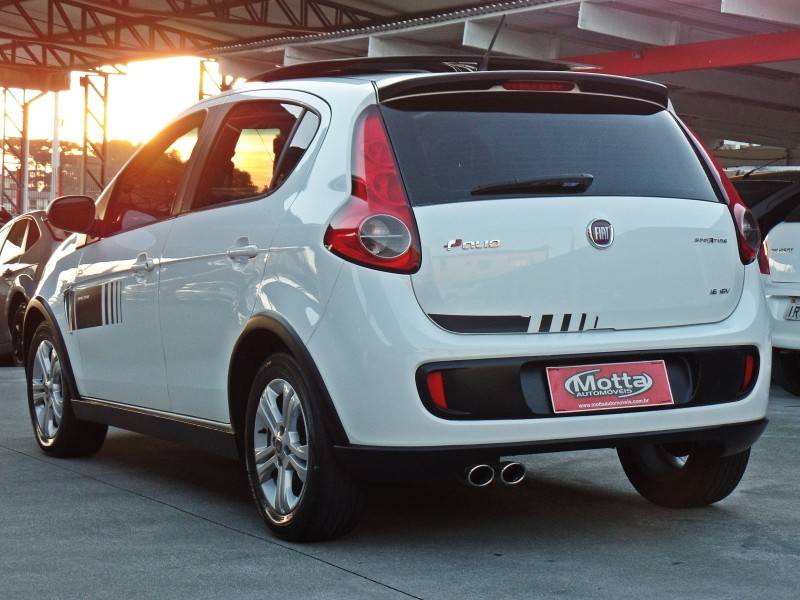 FIAT - PALIO - 2015/2015 - Branca - R$ 46.800,00