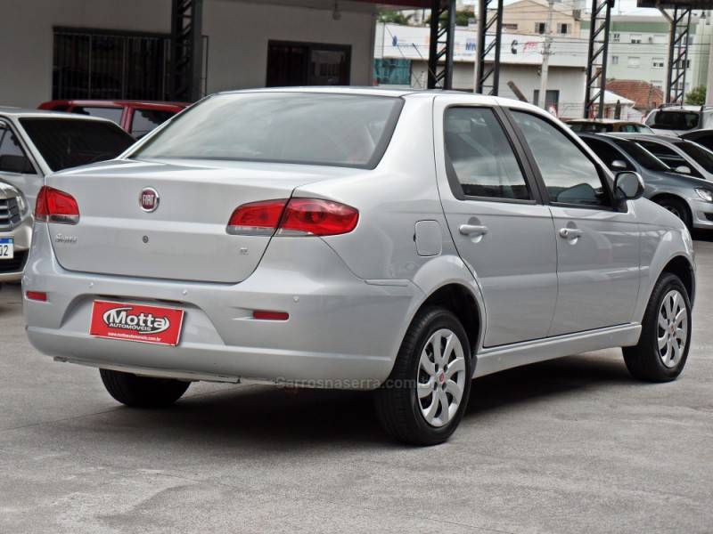 FIAT - SIENA - 2015/2015 - Prata - R$ 39.800,00