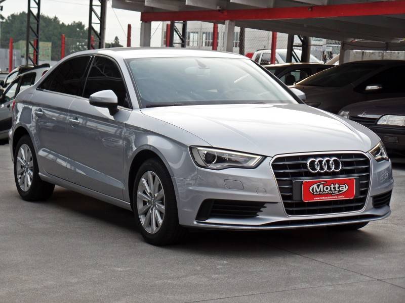 AUDI - A3 - 2014/2015 - Prata - R$ 82.800,00