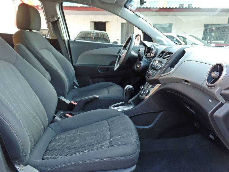 CHEVROLET - SONIC - 2012/2013 - Branca - R$ 39.900,00