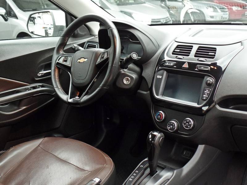 CHEVROLET - COBALT - 2017/2018 - Branca - R$ 62.800,00