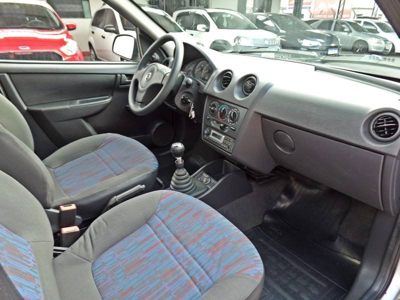 CHEVROLET - CELTA - 2010/2011 - Prata - R$ 29.800,00