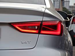 AUDI - A3 - 2014/2015 - Prata - R$ 82.800,00