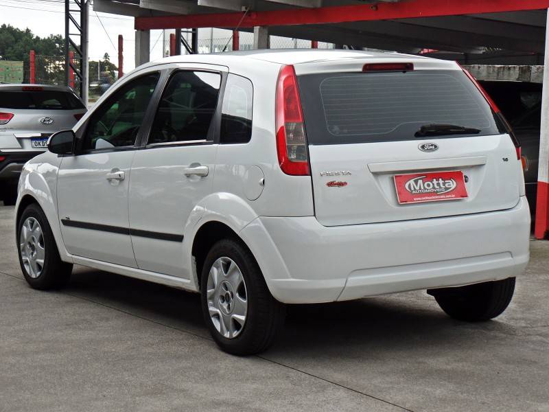 FORD - FIESTA - 2013/2014 - Branca - R$ 37.800,00