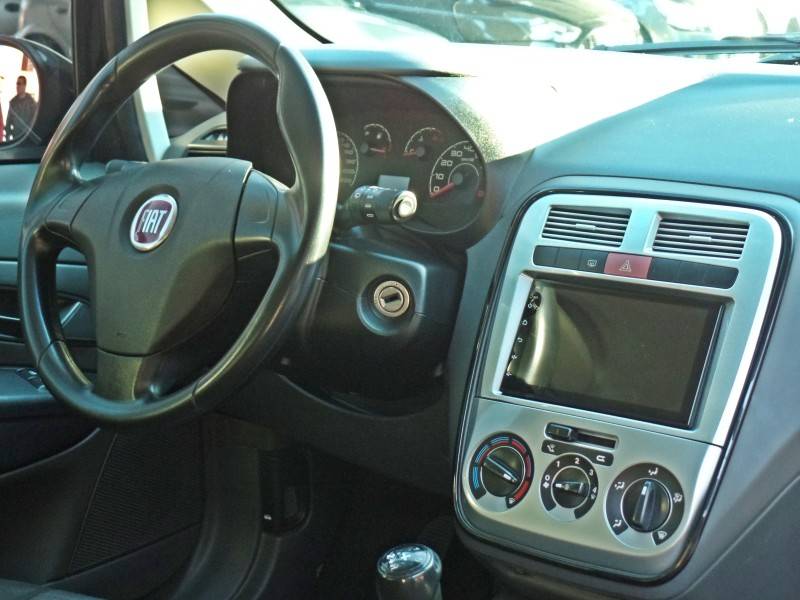FIAT - PUNTO - 2011/2011 - Preta - Sob Consulta