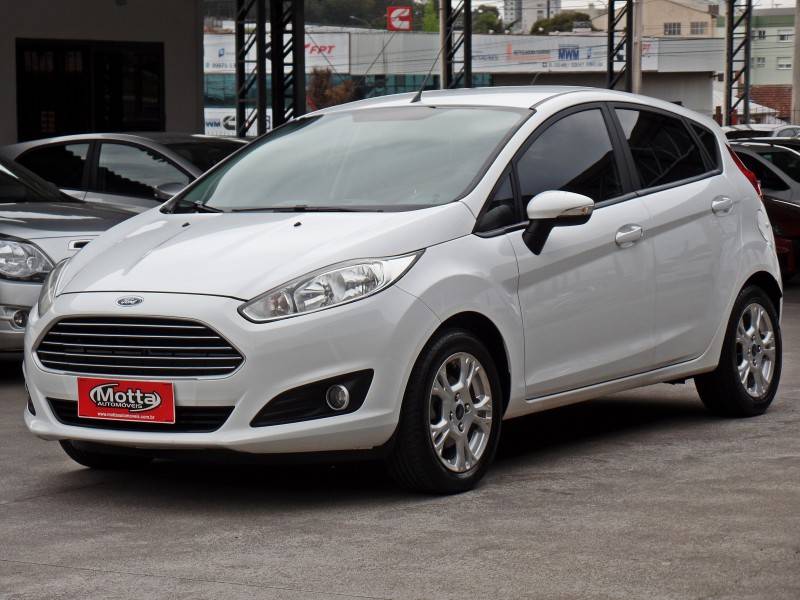 FORD - FIESTA - 2014/2015 - Branca - R$ 47.800,00