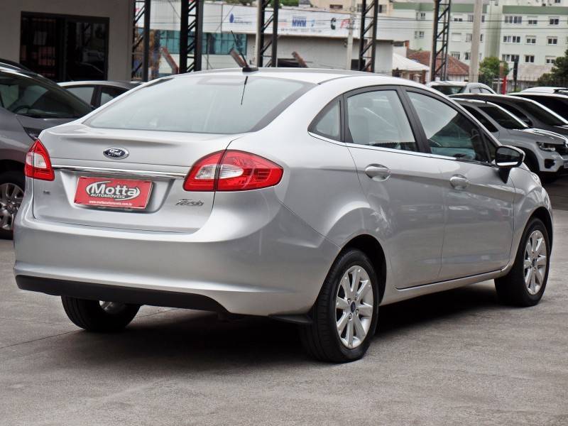 FORD - FIESTA - 2013/2013 - Prata - R$ 41.800,00