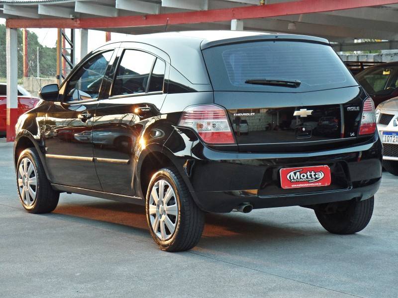 CHEVROLET - AGILE - 2010/2011 - Preta - R$ 35.800,00