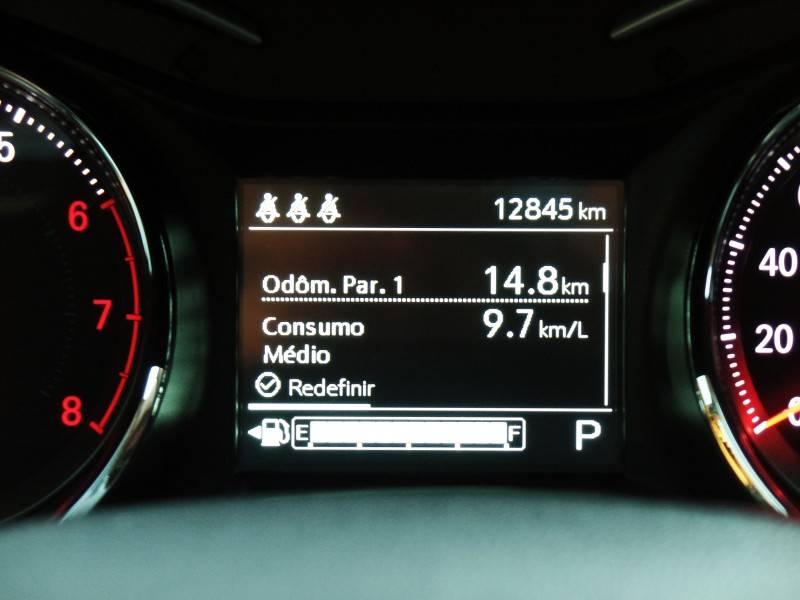 CHEVROLET - ONIX - 2023/2024 - Prata - R$ 110.800,00