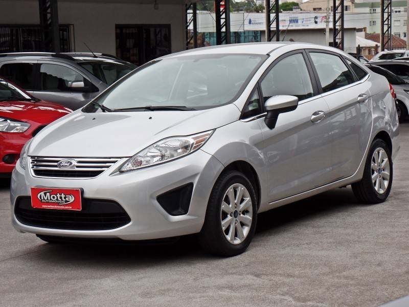 FORD - FIESTA - 2013/2013 - Prata - R$ 41.800,00