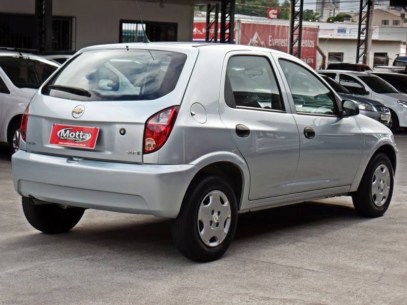 CHEVROLET - CELTA - 2010/2011 - Prata - R$ 29.800,00