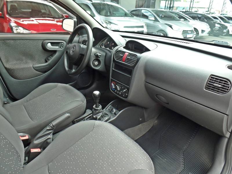 CHEVROLET - CORSA - 2008/2009 - Prata - R$ 31.900,00