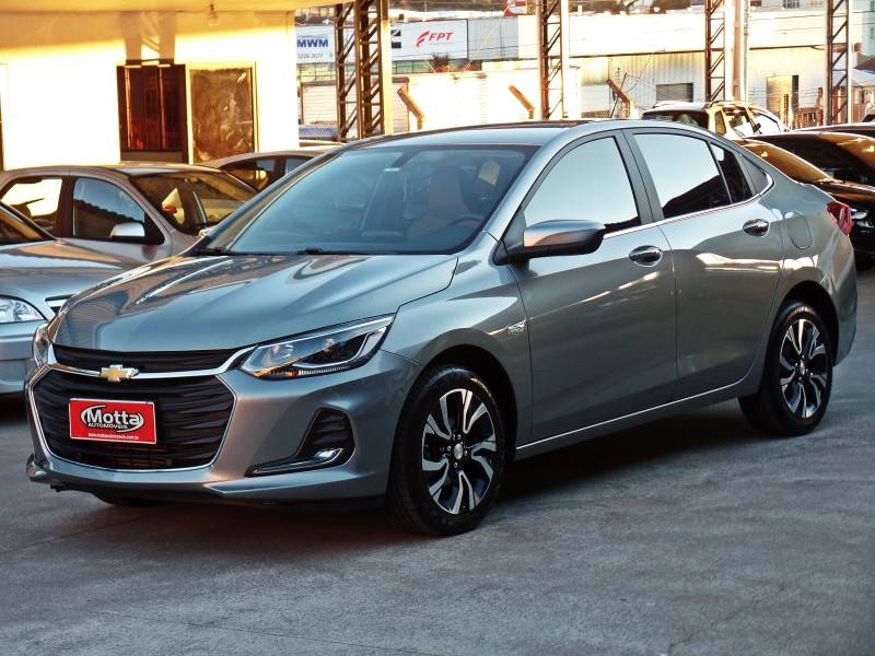 CHEVROLET - ONIX - 2023/2024 - Prata - R$ 110.800,00