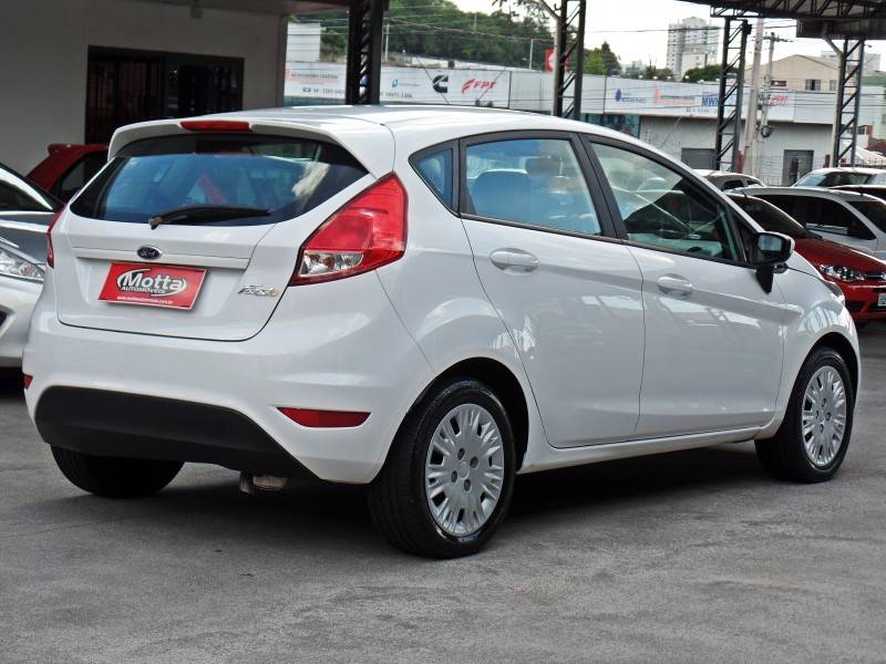 FORD - FIESTA - 2014/2015 - Branca - R$ 45.800,00