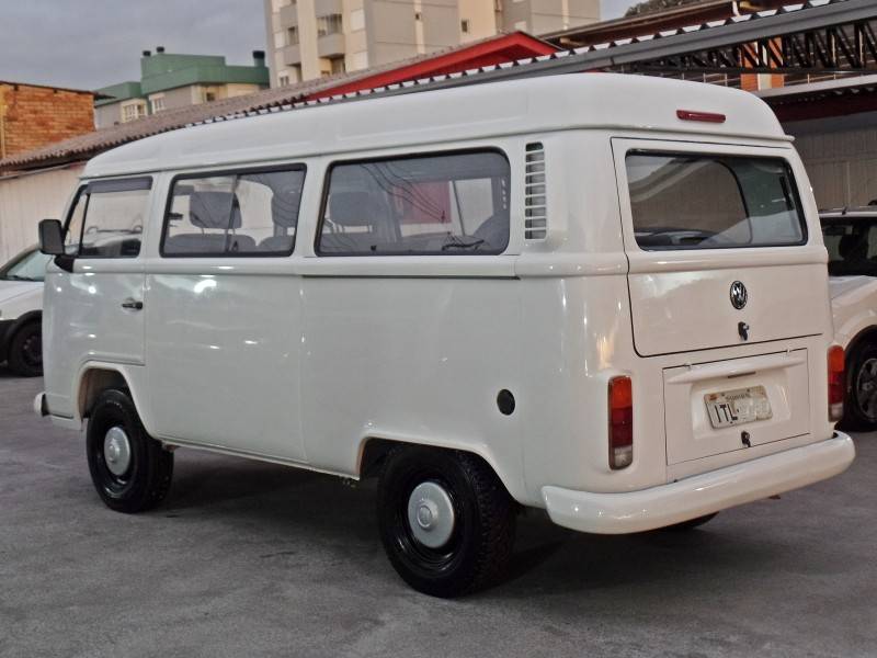 VOLKSWAGEN - KOMBI - 2011/2012 - Branca - R$ 52.800,00