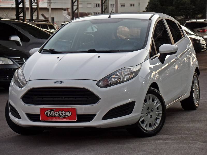 FORD - FIESTA - 2015/2016 - Branca - R$ 51.800,00