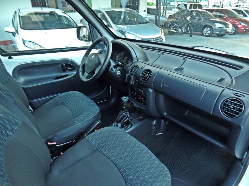 RENAULT - KANGOO - 2015/2016 - Branca - R$ 47.800,00