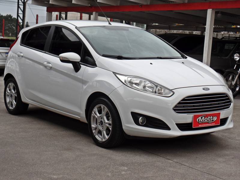 FORD - FIESTA - 2014/2015 - Branca - R$ 47.800,00