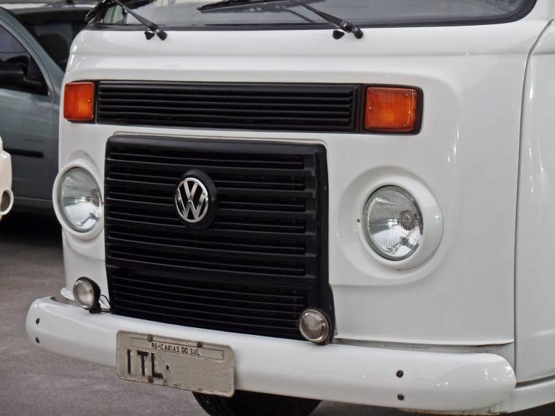 VOLKSWAGEN - KOMBI - 2011/2012 - Branca - R$ 52.800,00