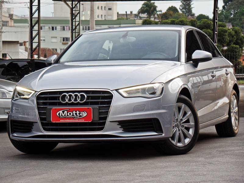 AUDI - A3 - 2014/2015 - Prata - R$ 82.800,00