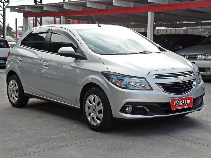 CHEVROLET - ONIX - 2013/2013 - Prata - R$ 45.800,00